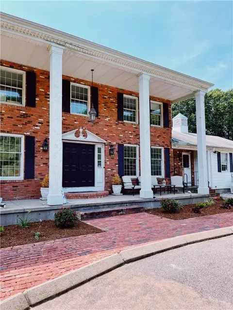 100 Saddlebrook Dr, East Greenwich, RI 02818