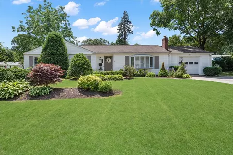 34 Flagg Ave, Warwick, RI 02886