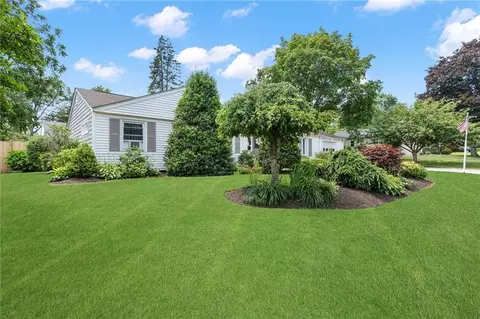 34 Flagg Ave, Warwick, RI 02886 photo 3