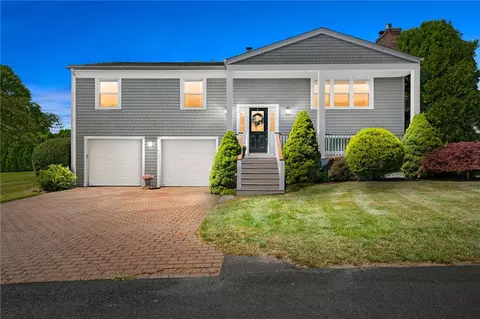 26 Sunnyside Ave, Bristol, RI 02809