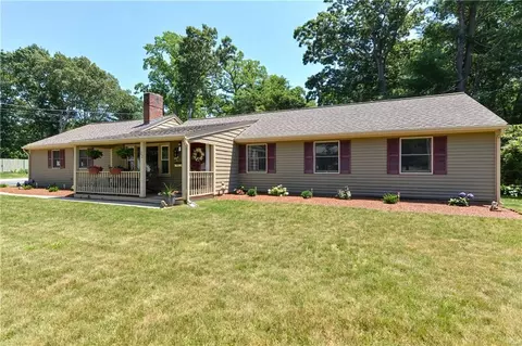 22 Hazelton Rd, Barrington, RI 02806