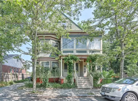 89 Whitmarsh St, Providence, RI 02907