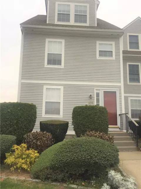 1105 Fairway Dr, Middletown, RI 02842