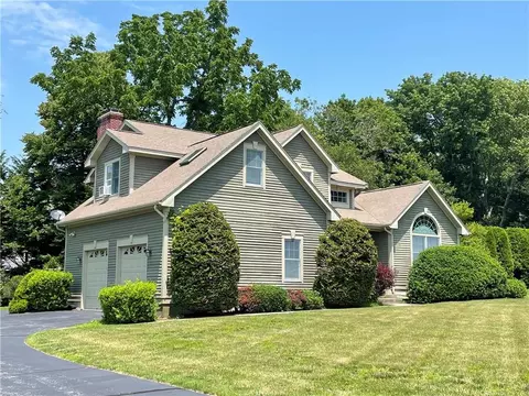15 Jacobs Pt Rd, Warren, RI 02885 photo 3