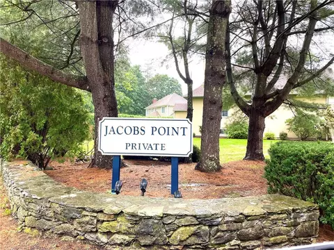 15 Jacobs Pt Rd, Warren, RI 02885 photo 2