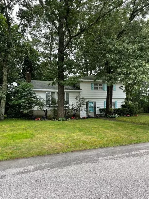 54 Bayberry Ln, East Greenwich, RI 02818