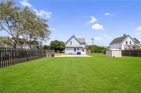 28 Clark St, Westerly, RI 02891 photo 2