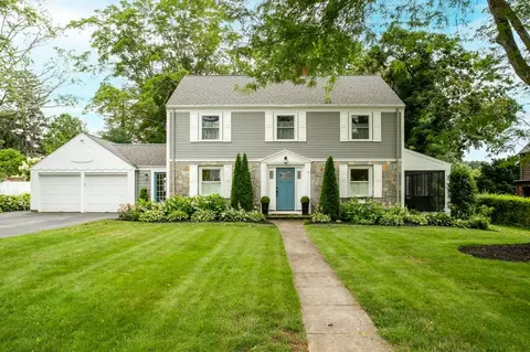 12 Brentonwood Ave, Barrington, RI 02806