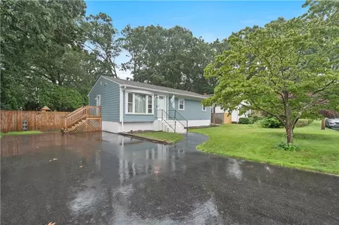44 Palace Ave, Warwick, RI 02886