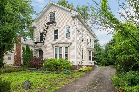 121 Grove St, Lincoln, RI 02865