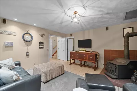 37 Laurel Dr, Glocester, RI 02814 photo 17