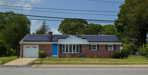 625 Sandy Ln, Warwick, RI 02889