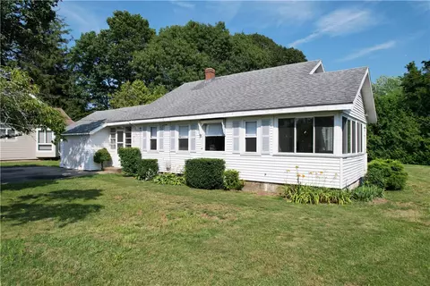 2 First St, North Kingstown, RI 02852