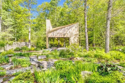 7 Howard Hill Rd, Foster, RI 02825
