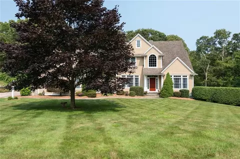 15 Yarmouth Dr, Westerly, RI 02891