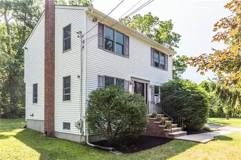 5 Juniper Ln, Johnston, RI 02919