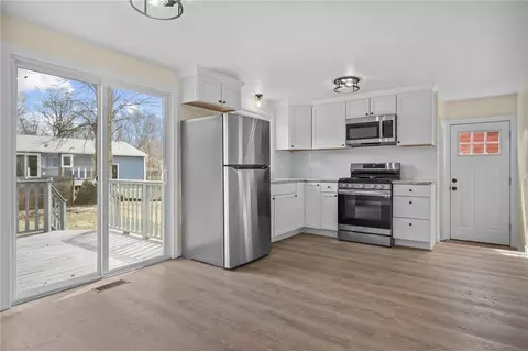 70 Adrian St, Warwick, RI 02886 photo 9