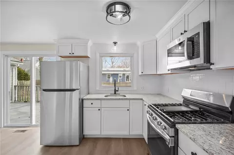 70 Adrian St, Warwick, RI 02886 photo 8