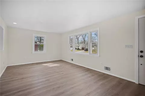 70 Adrian St, Warwick, RI 02886 photo 3