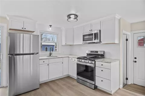 70 Adrian St, Warwick, RI 02886 photo 11