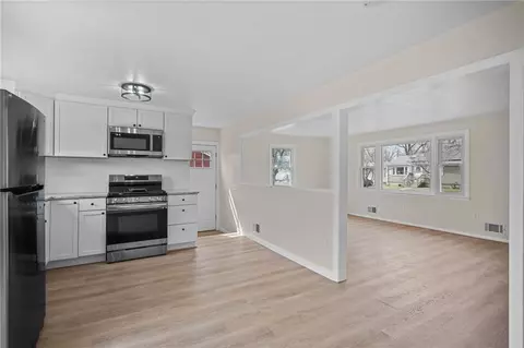 70 Adrian St, Warwick, RI 02886 photo 7