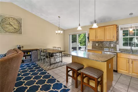 50 Lemac St, Warwick, RI 02889