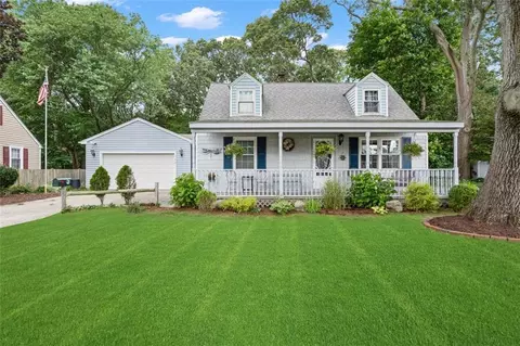 140 Long View Dr, Warwick, RI 02886