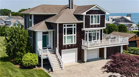 596 Wolcott Ave, Middletown, RI 02842