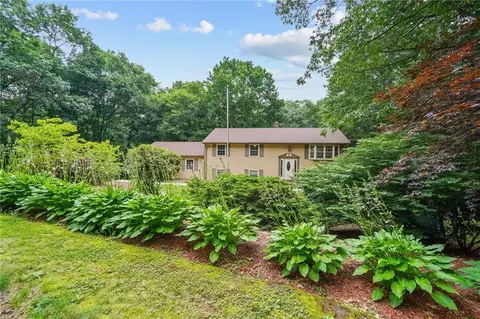 121 Shaw Dr, Glocester, RI 02857 photo 4