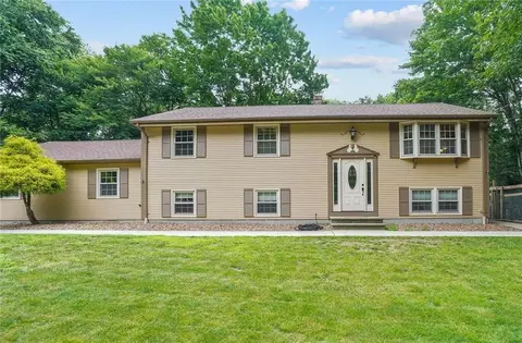 121 Shaw Dr, Glocester, RI 02857 photo 1