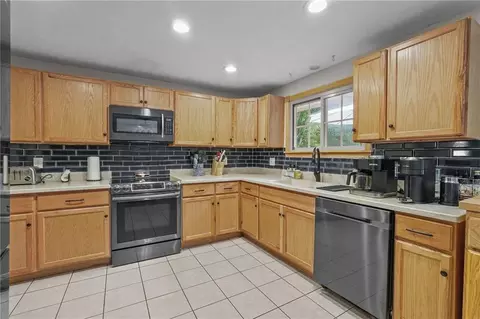121 Shaw Dr, Glocester, RI 02857 photo 5