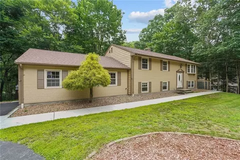 121 Shaw Dr, Glocester, RI 02857 photo 2
