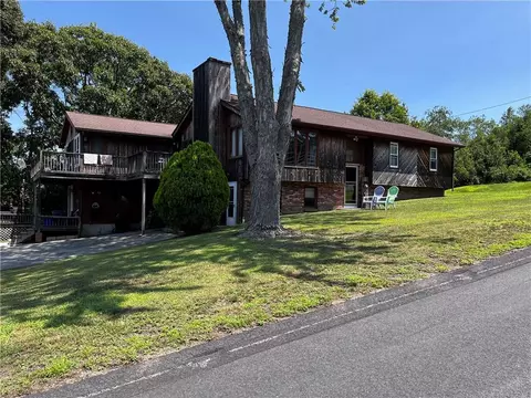 144 Colonial Ave, Tiverton, RI 02878