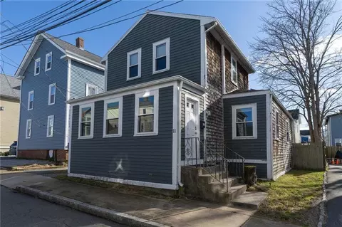 11 Simmons St, Newport, RI 02840