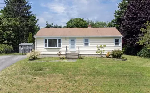 34 Valhalla Dr, Portsmouth, RI 02871