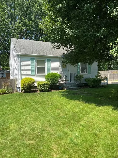 63 Union Ave, Warwick, RI 02889