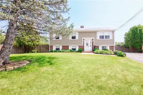 49 Cardosi Ct, Pawtucket, RI 02861