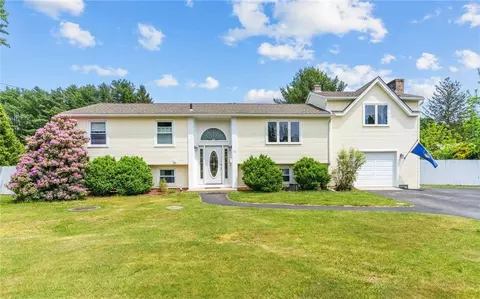 19 Salem Dr, North Kingstown, RI 02852