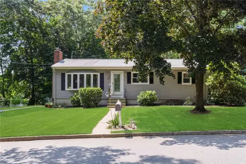 11 Mitola Dr, North Kingstown, RI 02852