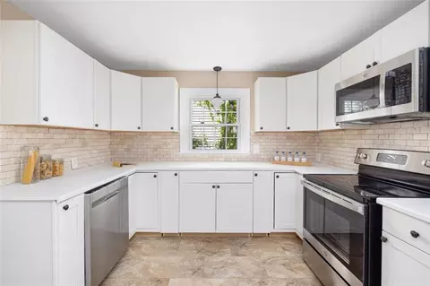 2 Euston Ave, Cranston, RI 02910 photo 4