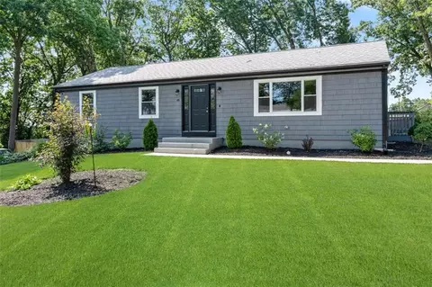 44 Laurel Ln, Cumberland, RI 02864