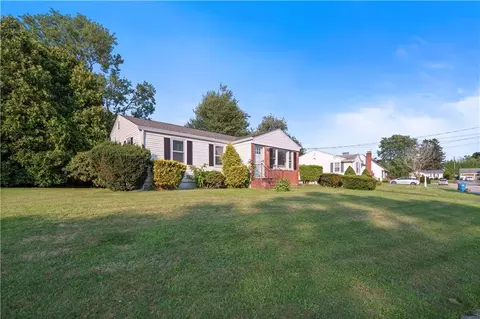 25 Hibiscus Dr, Cranston, RI 02920