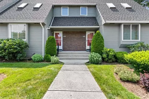 125 Smith Ave #8E, Greenville, RI 02828