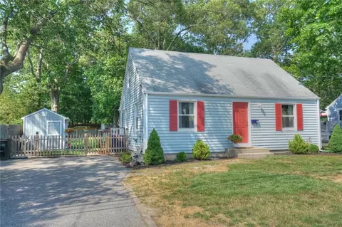 75 New Lexington Rd, North Kingstown, RI 02852