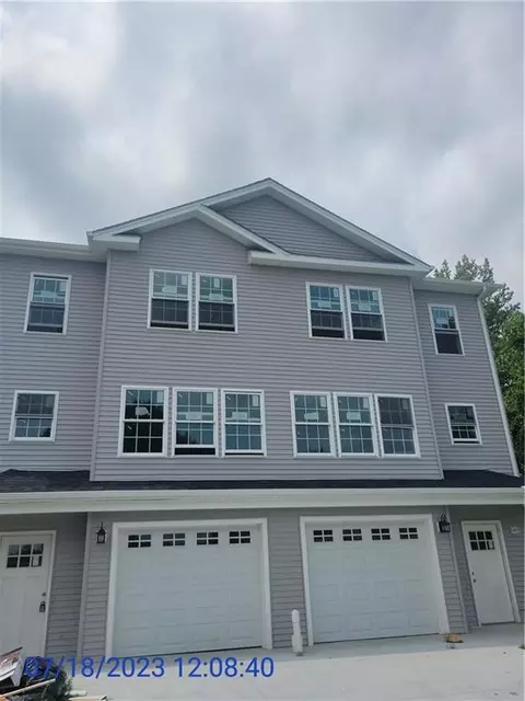 1413 Plainfield St, Johnston, RI 02919