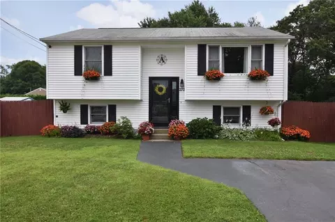 270 N Country Club Dr, Warwick, RI 02888