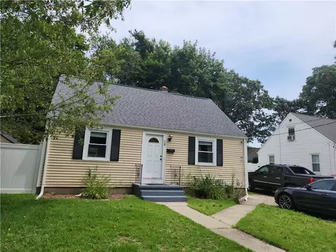 28 Buttonwoods Ave, Warwick, RI 02886