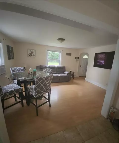 28 Buttonwoods Ave, Warwick, RI 02886 photo 4