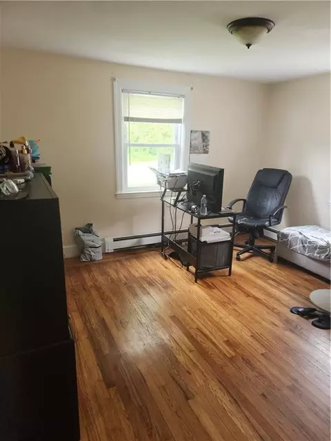 28 Buttonwoods Ave, Warwick, RI 02886 photo 9