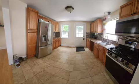 28 Buttonwoods Ave, Warwick, RI 02886 photo 6